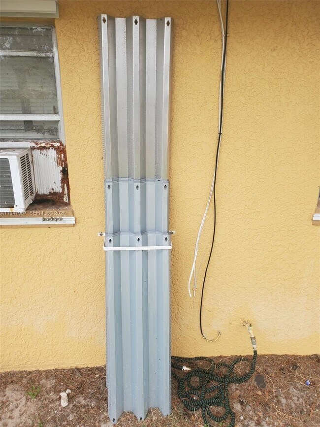 Building Photo - 6604 Miramar Ave