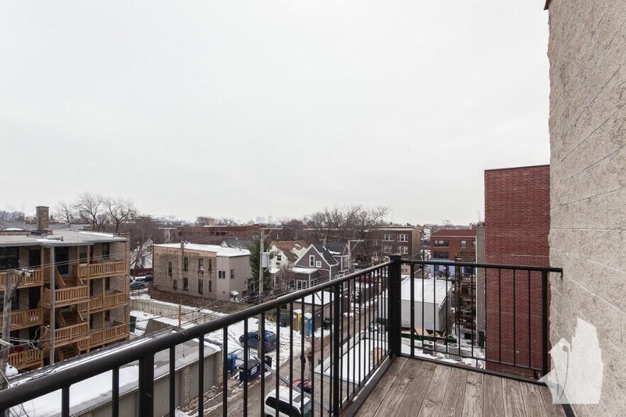 Building Photo - 3829 N Southport Ave