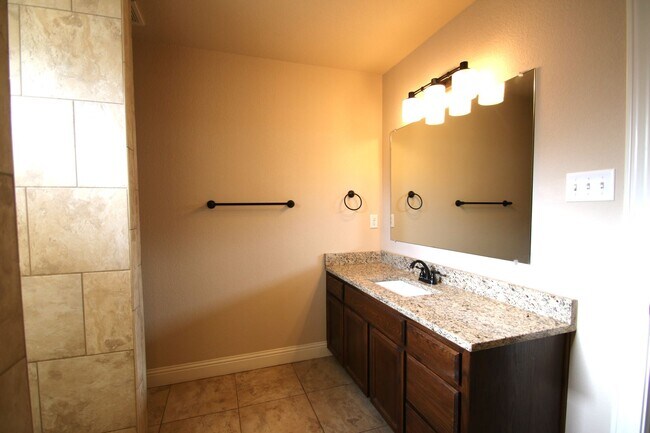 Building Photo - ((Pay NO RENT Until Jan 2026!)) Little Piece of HEAVEN~3/2.5 Home w/ Open GOURMET Kitchen/ ALL Gr...