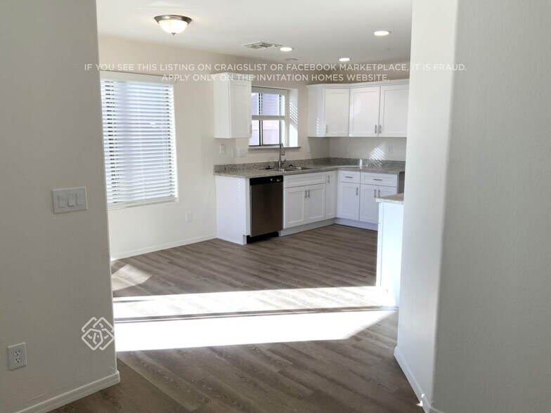 Building Photo - 12855 W Alvarado Rd