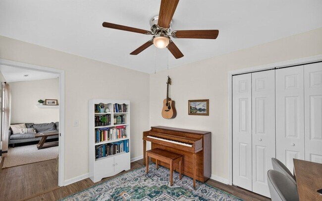 Building Photo - 7101 Alamosa Dr