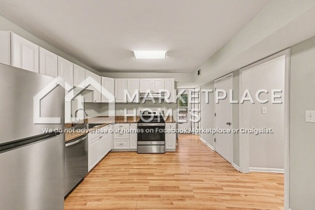 Building Photo - 427 Whispering Pines Dr