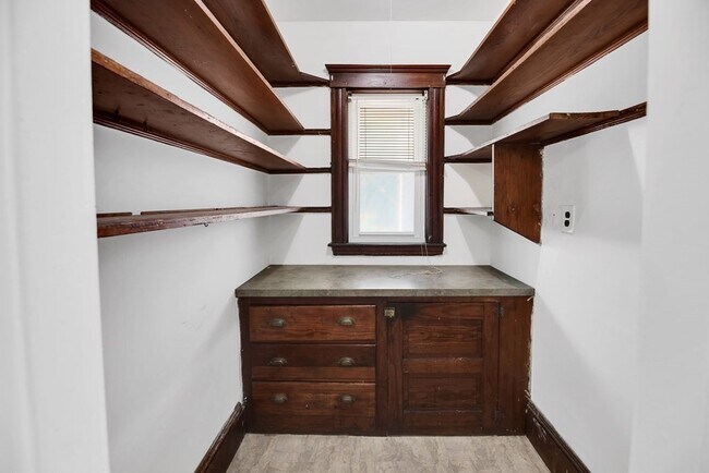 Building Photo - 7 Castleton St