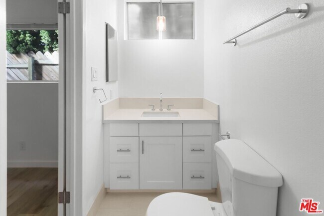 Building Photo - 1114 12th St