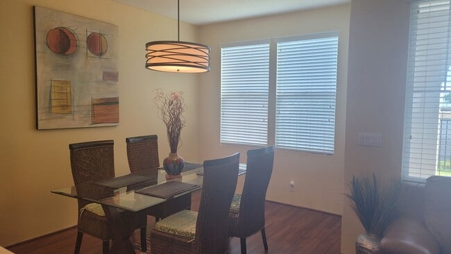 Building Photo - 1175-D