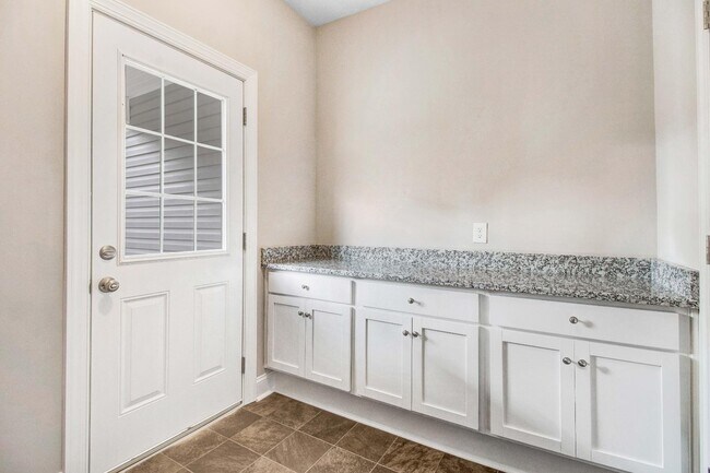 Building Photo - 106 Kingston Cir