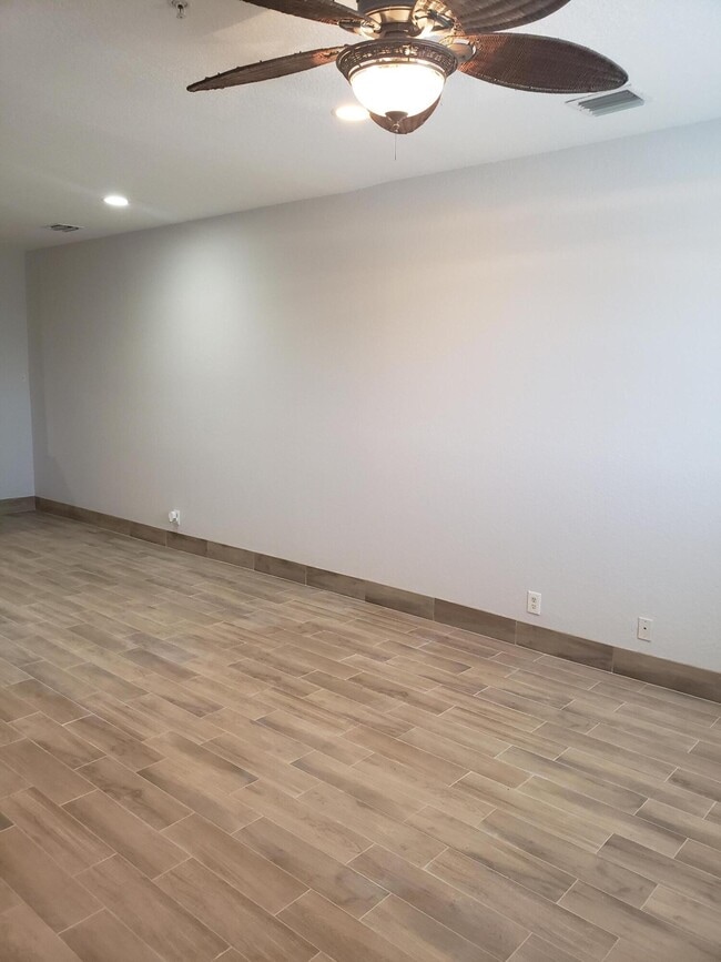 Building Photo - 222 Bayfront Dr