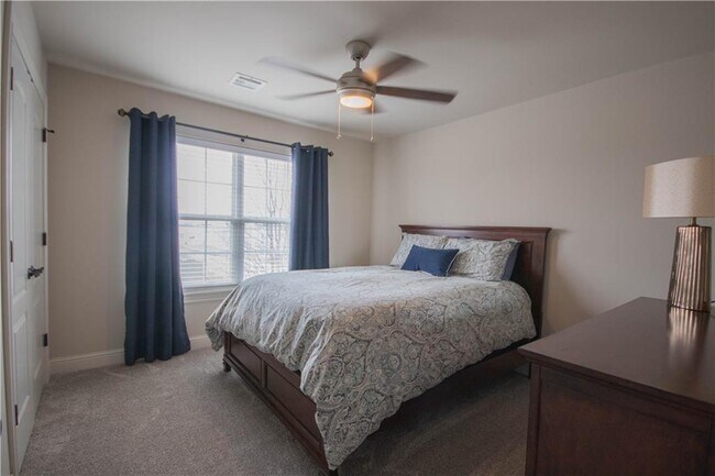 Building Photo - 612 SW 5th St