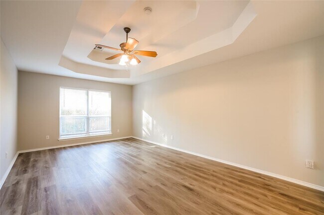 Building Photo - 2100 NE 4th St