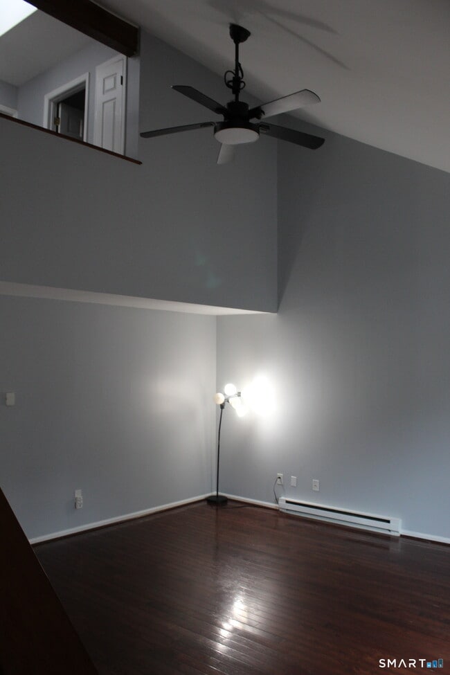 Building Photo - 8 Rose Ln