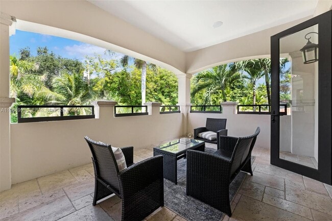 Building Photo - 2715 Cordova St