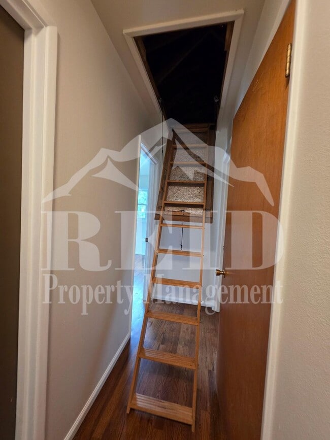Building Photo - Central Kitsap Home with Large Fenced Yard Close to Shopping, Base, & Kitsap Lake