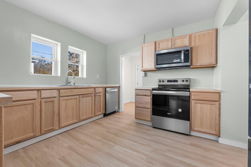 Building Photo - 1438 N Water St