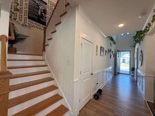 Building Photo - 113 Gabbro Pl