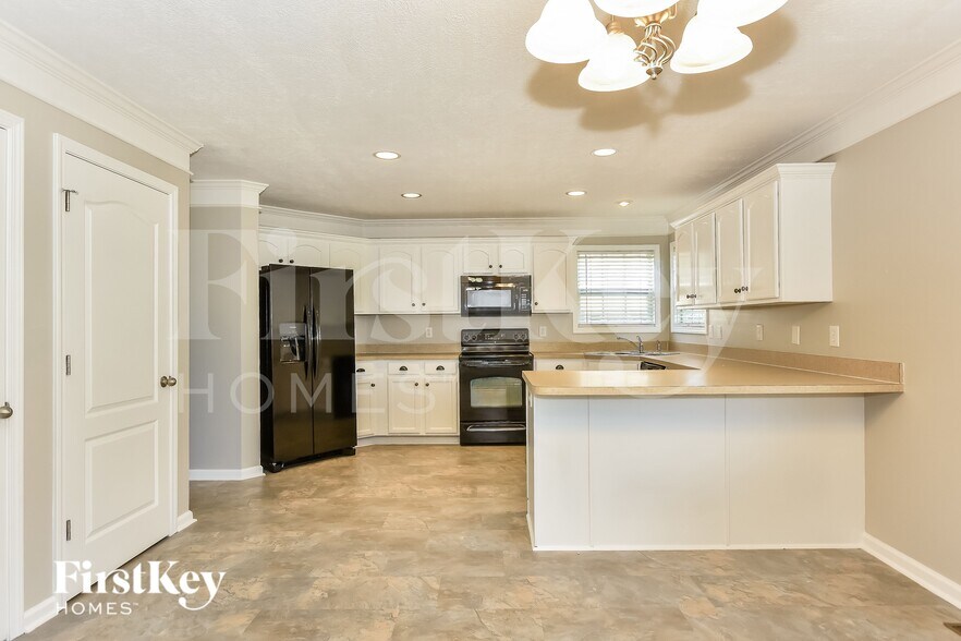 Building Photo - 1161 Castlewood Dr