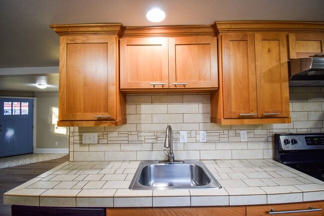 Building Photo - 22-128