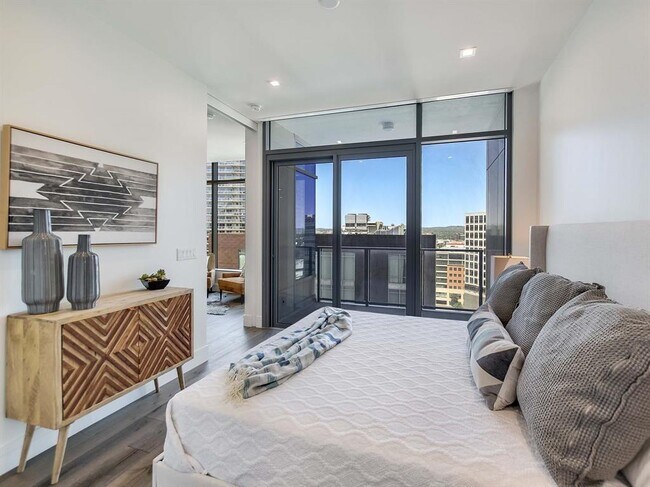 Building Photo - 501 West Ave