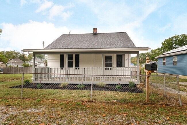 Building Photo - 2220 Sale Rd