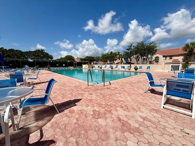 Building Photo - 7922 Sandy Pointe Dr
