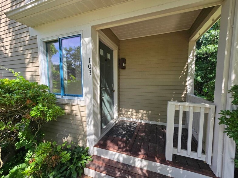 Building Photo - 103 Spinnaker Way