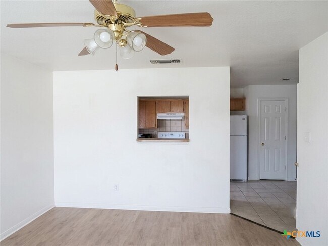 Building Photo - 305 Cedar Ridge Dr