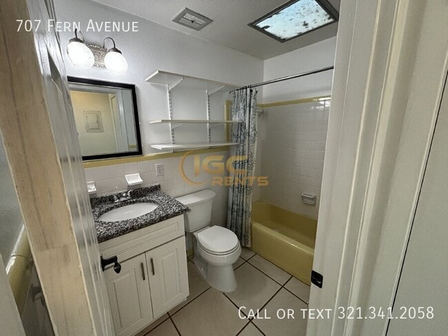 Building Photo - 707 Fern Ave