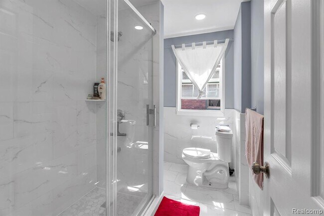 Building Photo - 3273 Cortland St