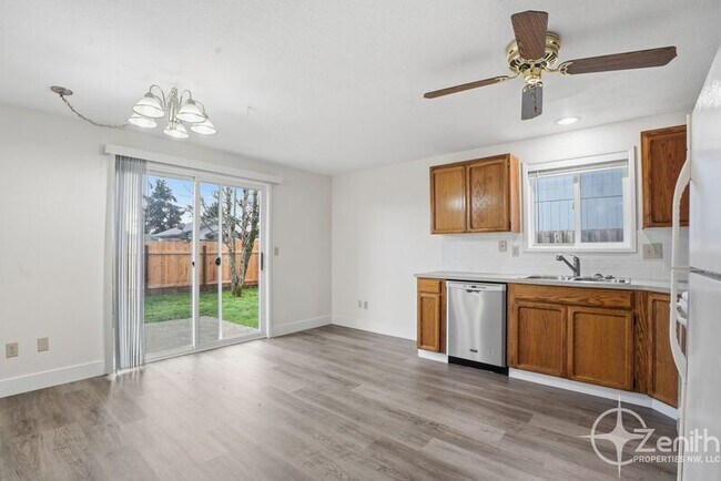 Building Photo - 16113 NE 4th Way