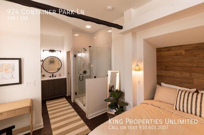Building Photo - 924 Container Park Ln