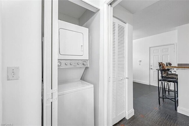 Building Photo - 1220 Reserve Way