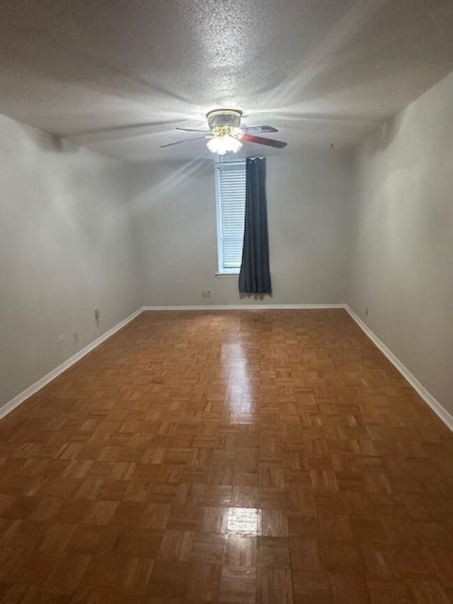 Building Photo - 6633 Poplar Woods Cir E