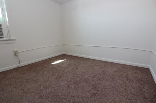 Building Photo - 76 Chestnut St