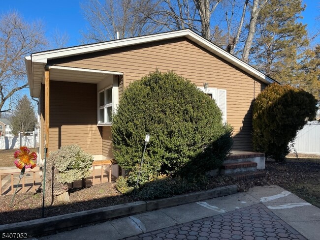 Building Photo - 820 Rhine Blvd