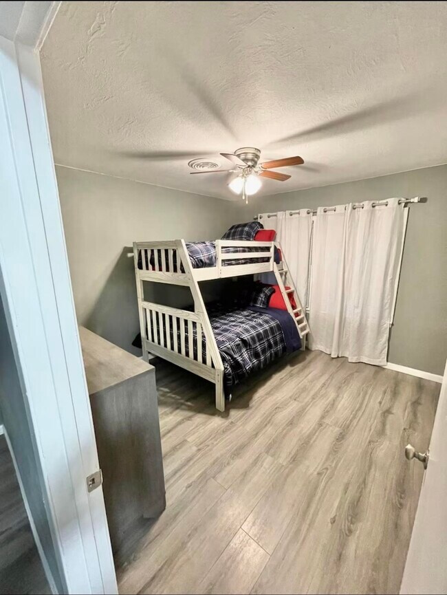 Building Photo - 1908 N 16th St