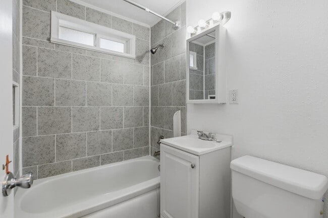 Building Photo - 3416 S Thompson Ave