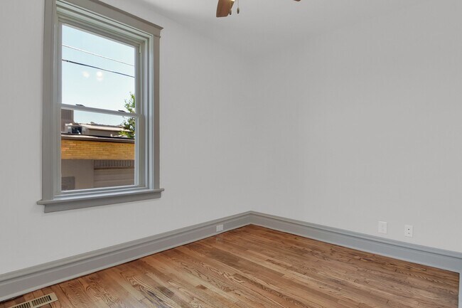 Building Photo - 4915 Mardel Ave