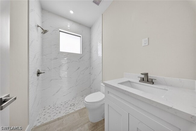 Building Photo - 1206 Moore Ave