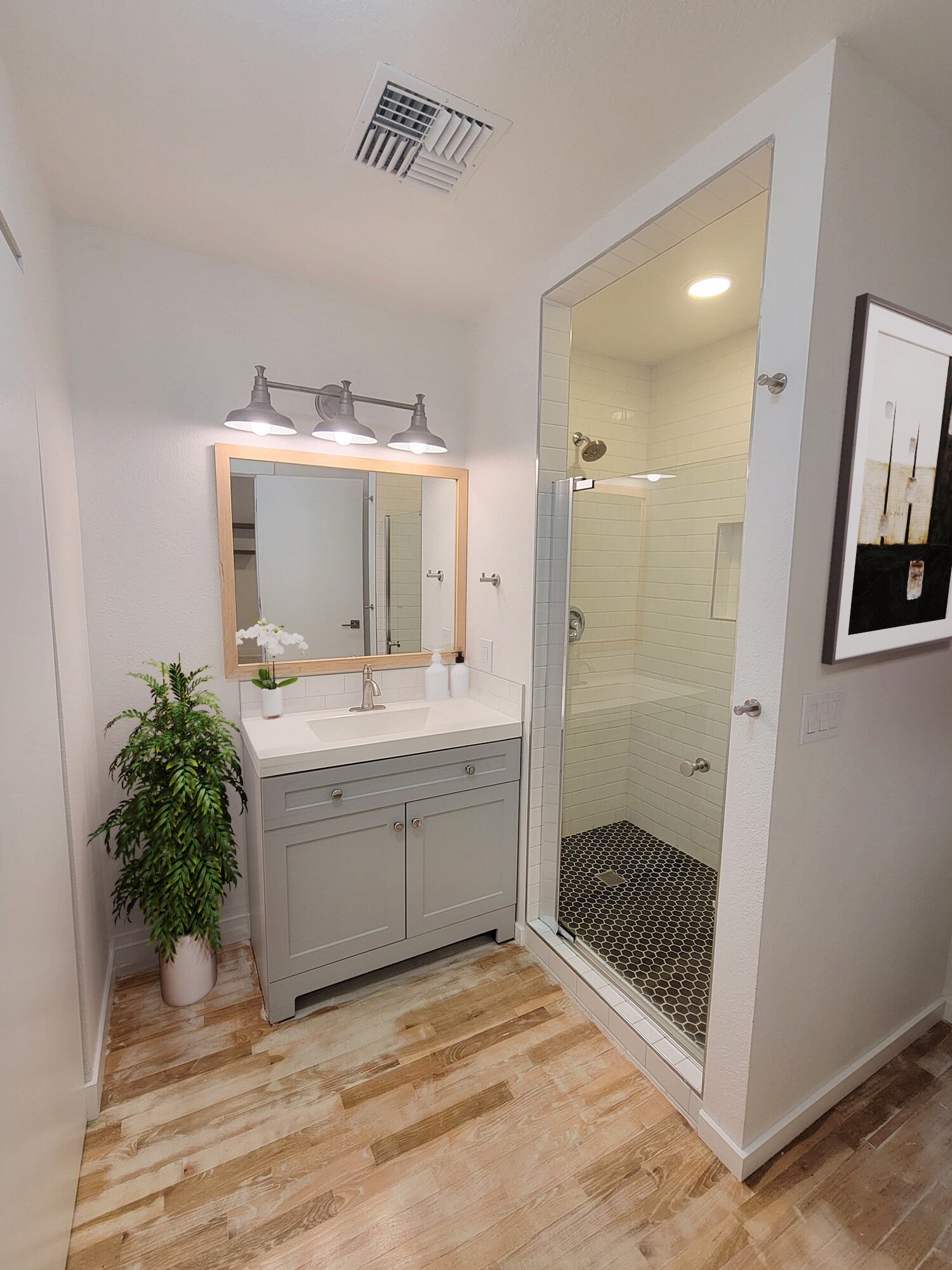 Building Photo - 823 Orondo Ave