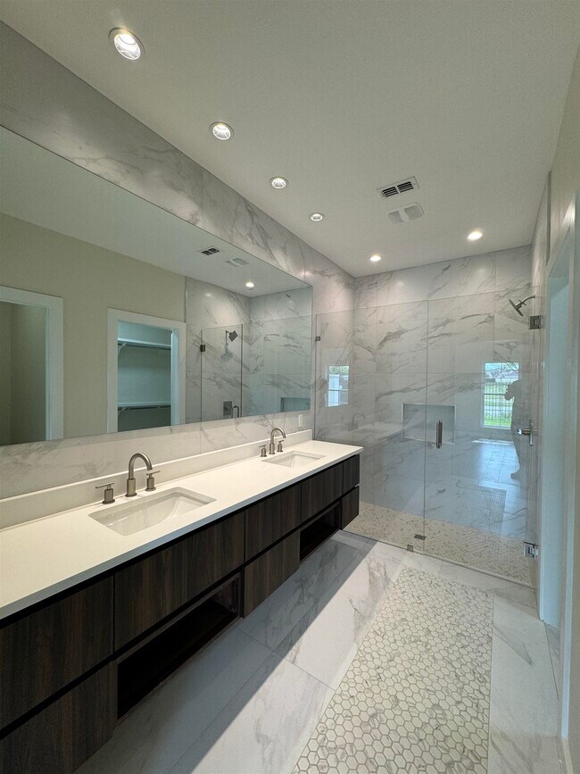 Building Photo - 210 Veracruz Dr