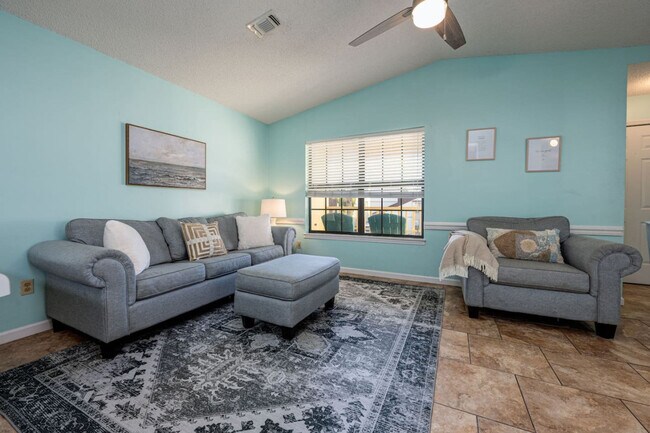 Building Photo - 17462 Front Beach Rd