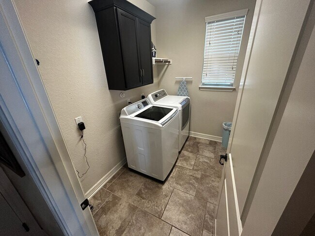 Building Photo - 245 Nomad Ln