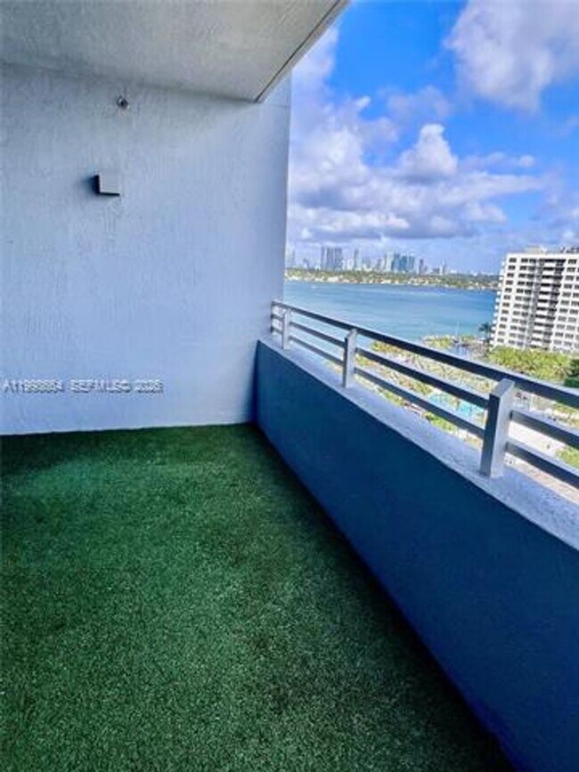 Building Photo - 1330 West Ave