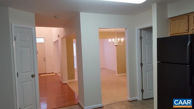 Building Photo - 706 Holly Hill Dr