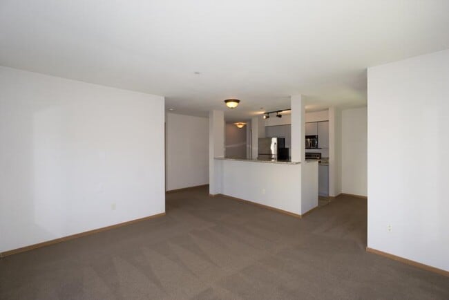 Building Photo - 2 bedroom in Seattle WA 98122