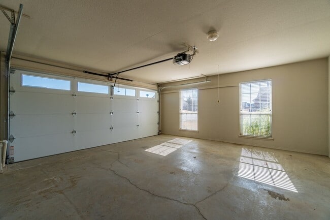 Building Photo - 7827 Huntington Way