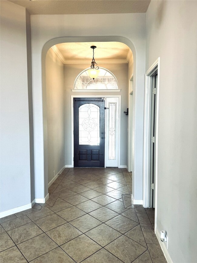 Building Photo - 2910 Sandleigh Dr