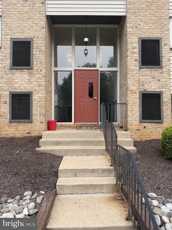 Building Photo - 140 Royal Oak Dr