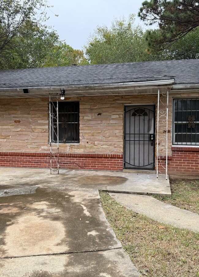 Building Photo - 3968 Oak St