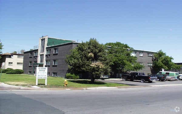 Building Photo - 5601 W Green Meadows Pl