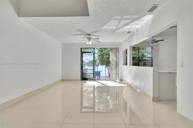 Building Photo - 1381 NW 126th Way